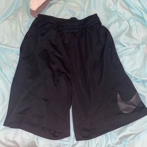 black nike basketball shorts